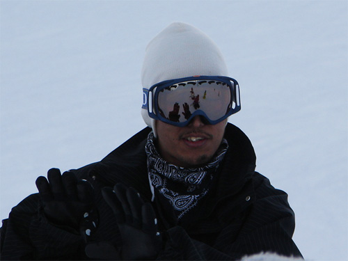 雪山にいる宮脇健太郎さん
